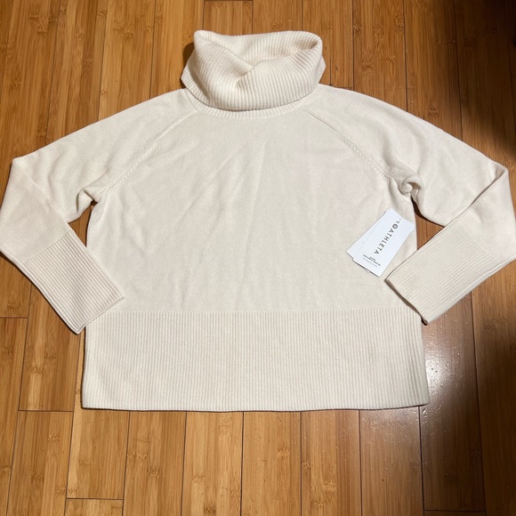 🎁NWT Athleta Alpine Turtleneck Sweater Size M - Picture 3 of 14